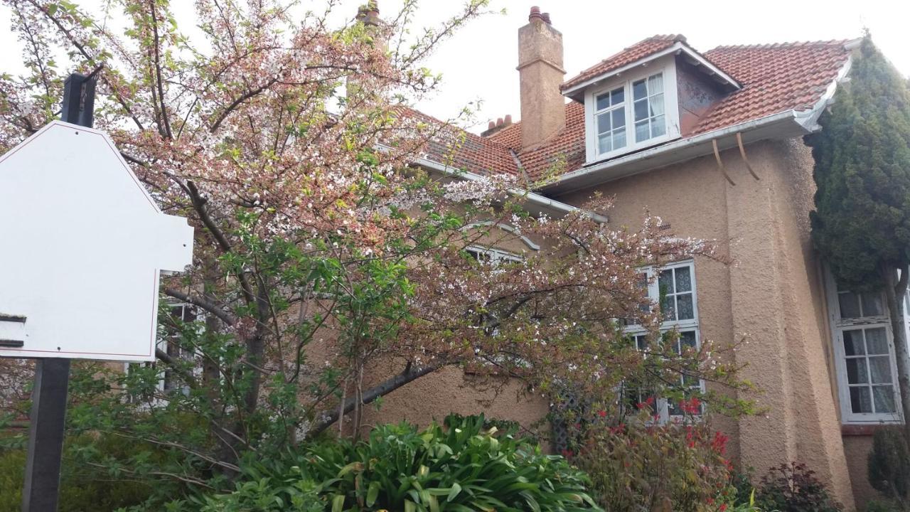 Chimneys B&B Oamaru Ngoại thất bức ảnh