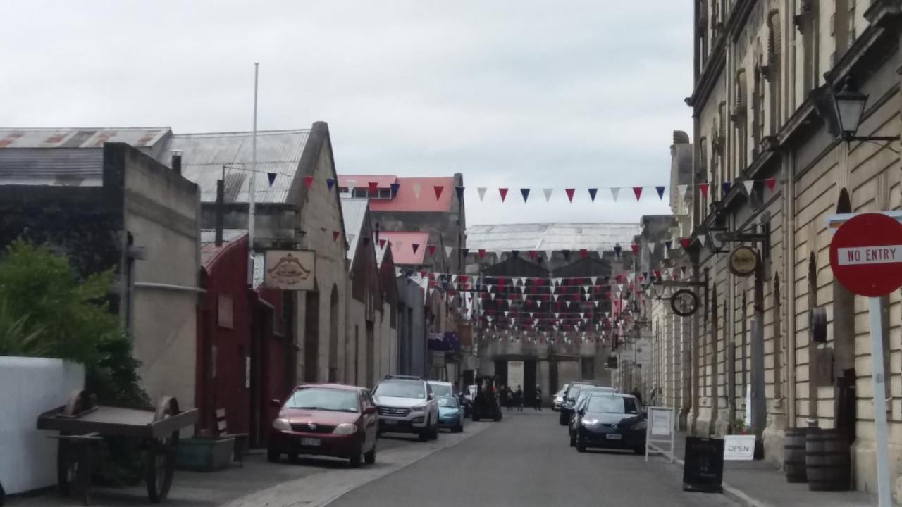 Chimneys B&B Oamaru Ngoại thất bức ảnh