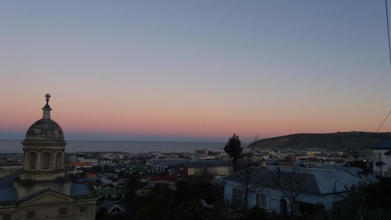 Chimneys B&B Oamaru Ngoại thất bức ảnh