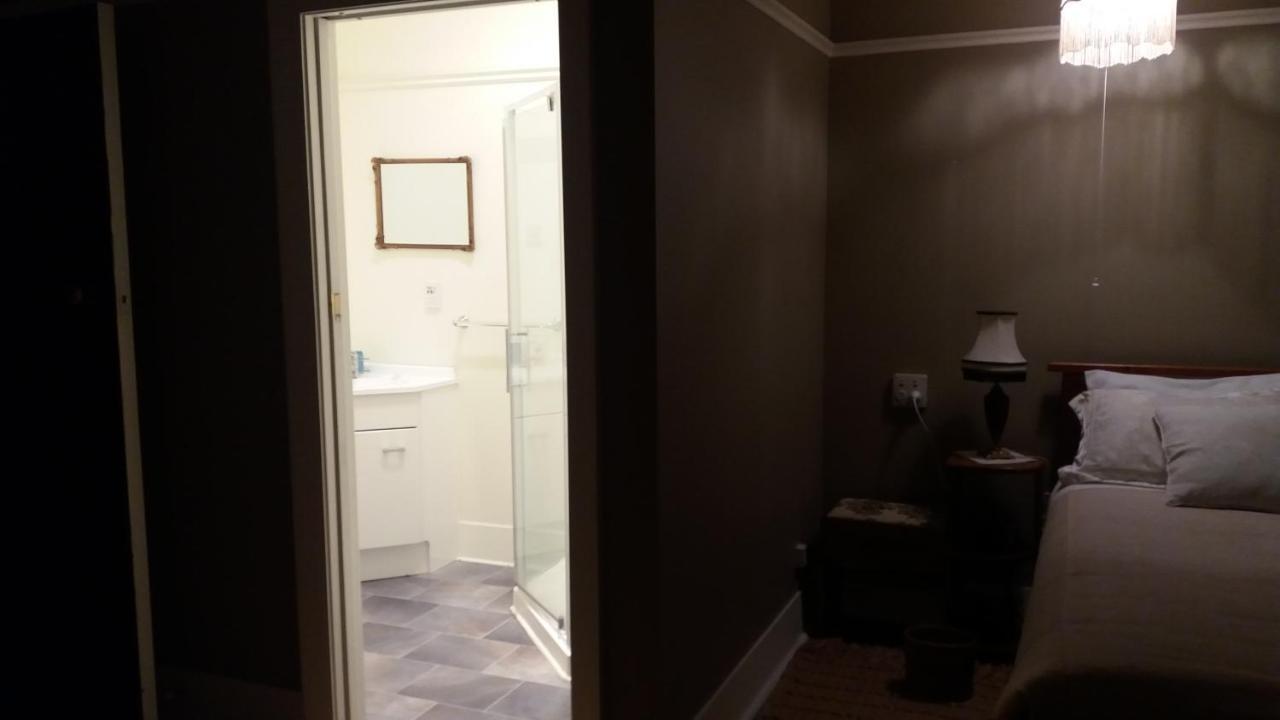 Chimneys B&B Oamaru Ngoại thất bức ảnh